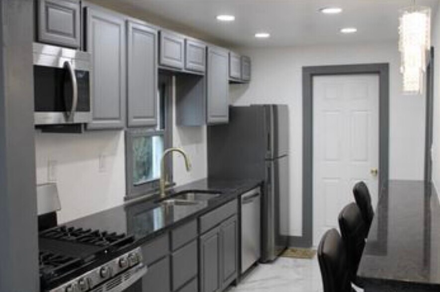 Building Photo - 4 Chapel Pl