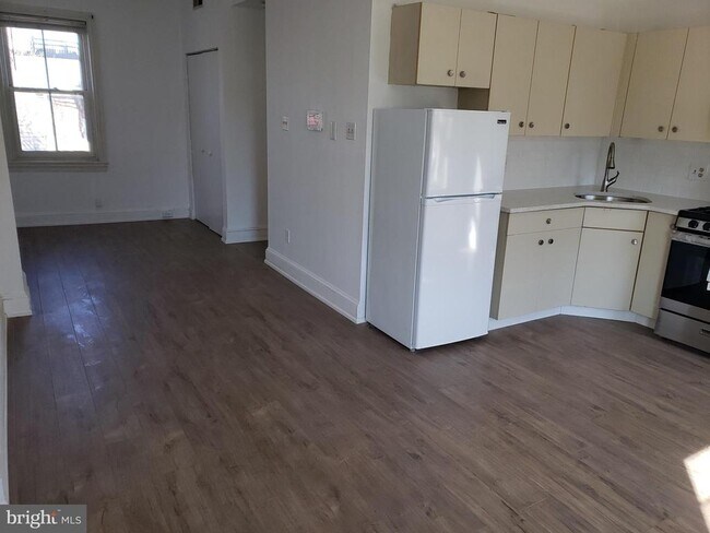 Building Photo - 624 N 16th St