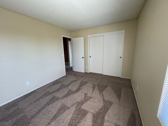 Building Photo - Mesa Circle Drive Townhouse with Loft!