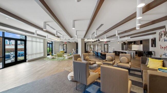 Building Photo - 675 Monmouth St