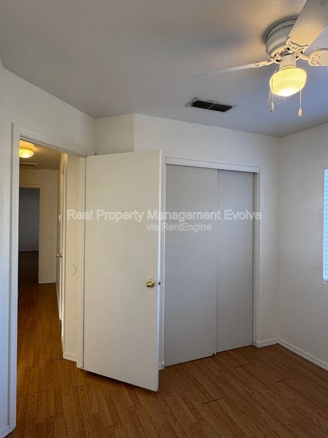 Building Photo - 3734 W Oregon Ave