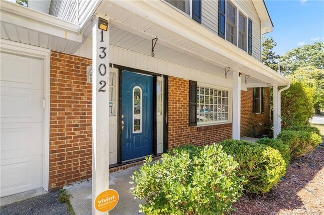Building Photo - 1302 Kienast Dr