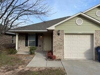 Building Photo - 2 bed Senior Living with All appliances an...