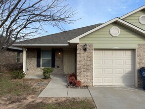 Building Photo - 2 bed Senior Living with All appliances an...