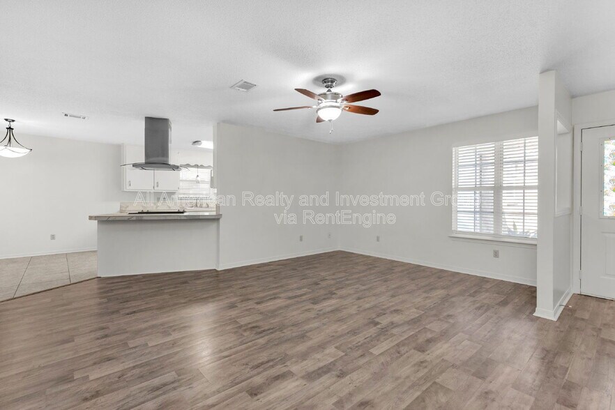 Building Photo - 202 Summer Ln