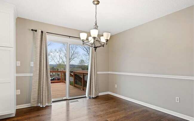 Building Photo - 3 Bed + Complete basement in Maryville