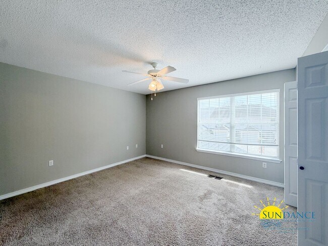 Building Photo - Stunning 2 Bedroom Townhome Near Eglin AFB & Hurlburt Field!