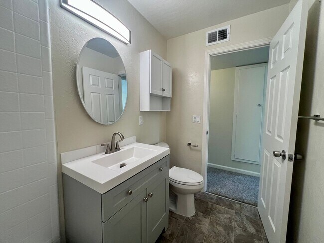 Building Photo - Renovated 2-bedroom, 1-bath Unit