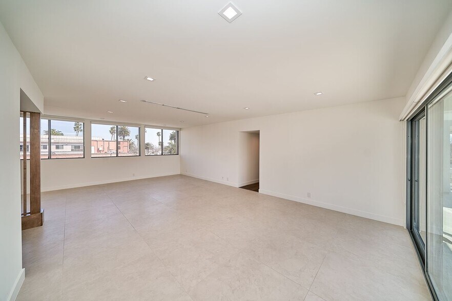 Building Photo - 145 S Maple Dr