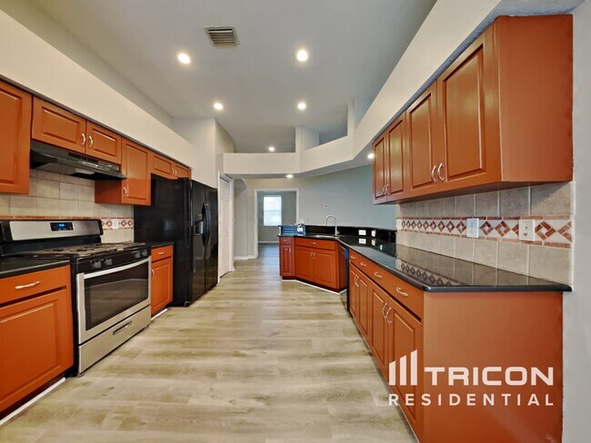 Building Photo - 4330 Marchmont Blvd