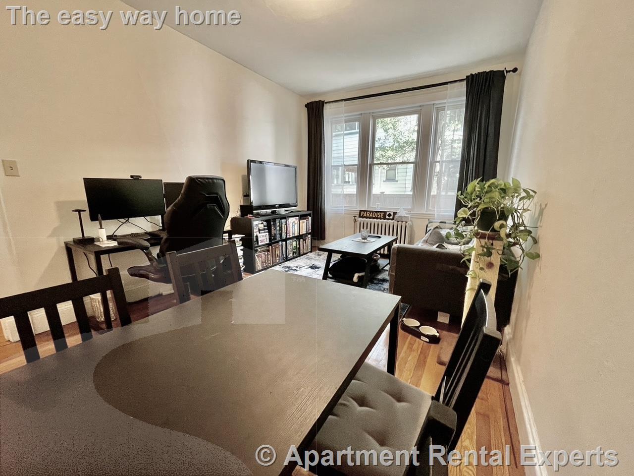 Building Photo - 73 Martin St