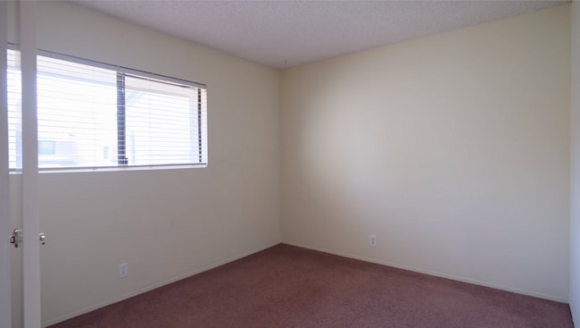 Building Photo - La Jolla 3BR/2.5BA Townhouse @ Eastbluff N...
