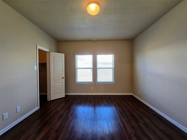 Building Photo - 11126 Kingsnorth Dr