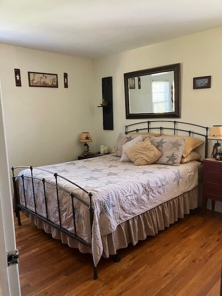 bedroom 1 - 1406 Spruce Ave