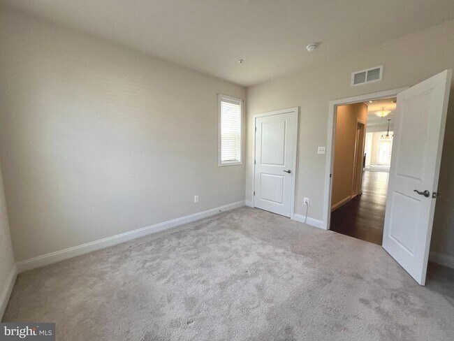 Building Photo - 2634 Dragon Fly Way