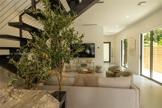 Building Photo - 8850 NE 8th Ct