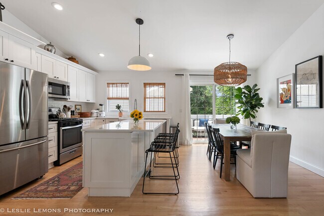 Building Photo - 685 Milton Dr