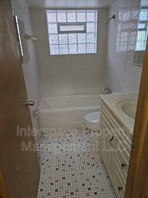 Building Photo - 10126 S Pulaski Rd