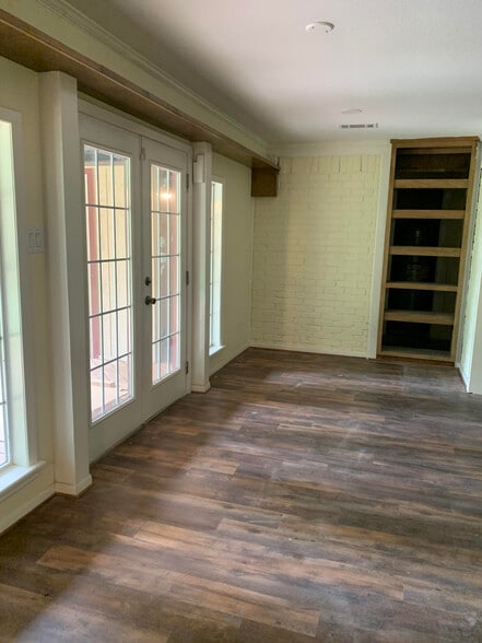 Building Photo - 7205 Wood Oaks Dr