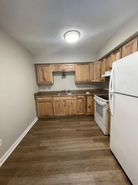 Building Photo - 133 E Vail Dr