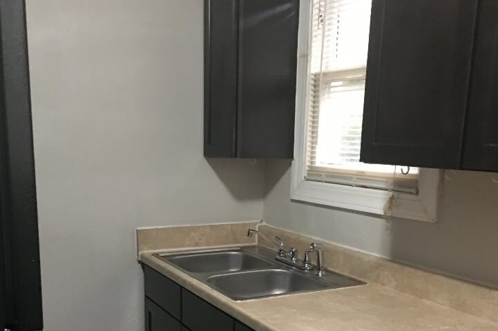 Building Photo - 3113 Benelva Dr