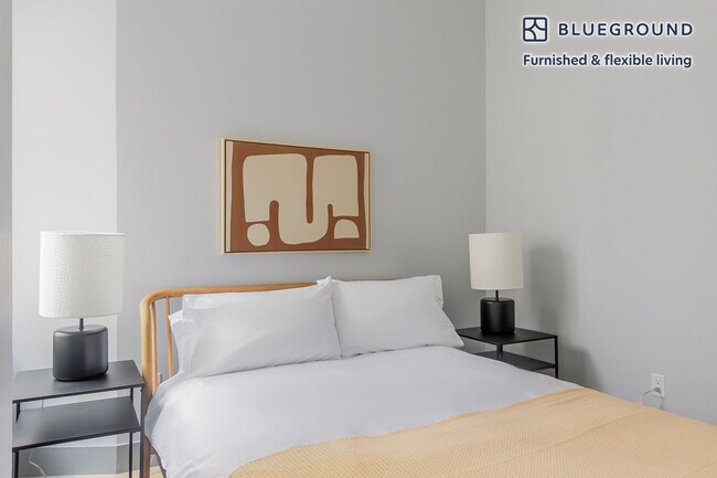 Building Photo - 161 W 54th St