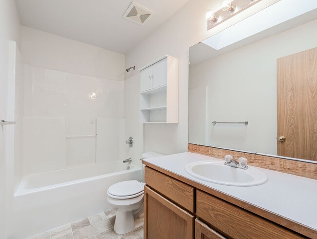 Building Photo - Beautiful 3bd/2.5bth home in Lake Stevens ...