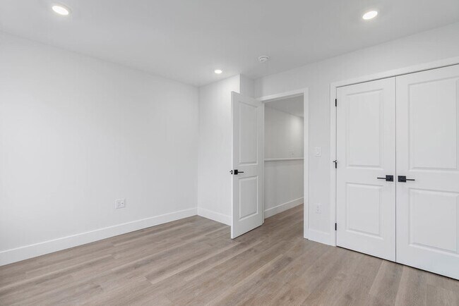 Building Photo - 2057 E Rush St