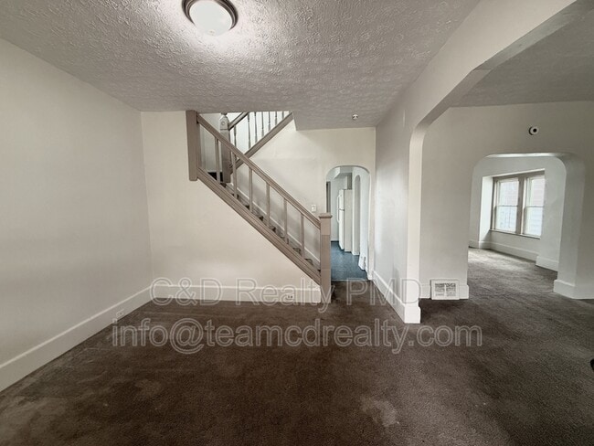 Building Photo - 2115 W 105th St