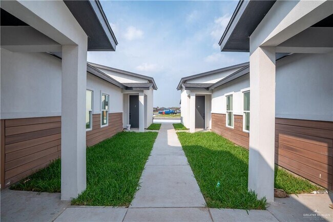 Building Photo - 30 Hidalgo Cir