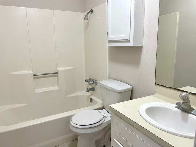 Building Photo - 6905 Sun Dr