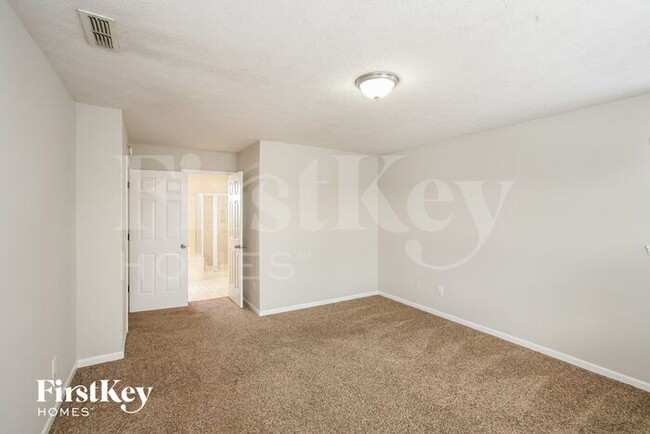 Building Photo - 902 Hearthside Ct
