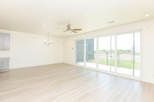 Building Photo - 7173 9th Hole Dr