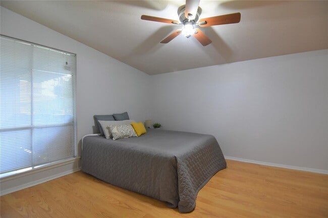 Building Photo - 2627 Douglas Ave