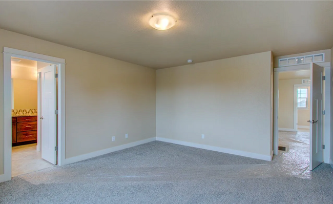 Building Photo - Gorgeous 4 Bed, 3.5 Bath Home | 3,100+ Sq ...