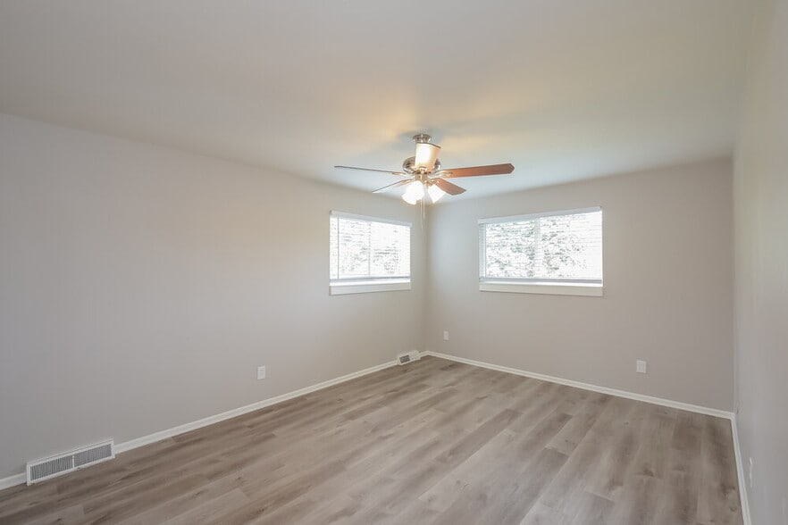 Building Photo - 6945 W 83rd Ave