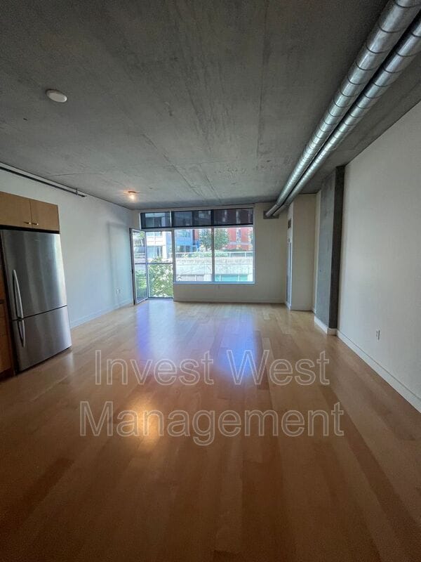 Building Photo - 1926 W Burnside St