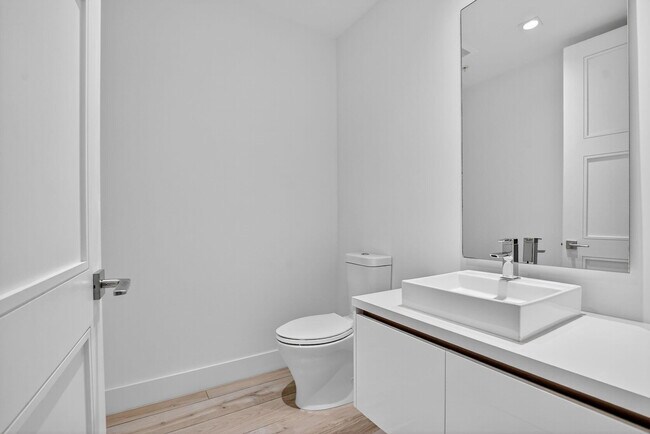 Building Photo - 155 E Boca Raton Rd