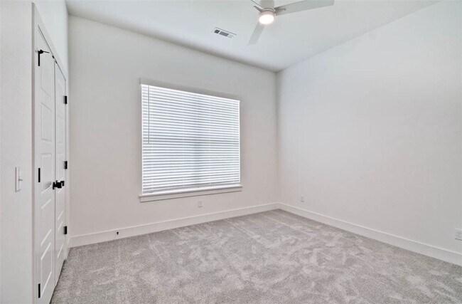 Building Photo - 6207 SW Luster Rd