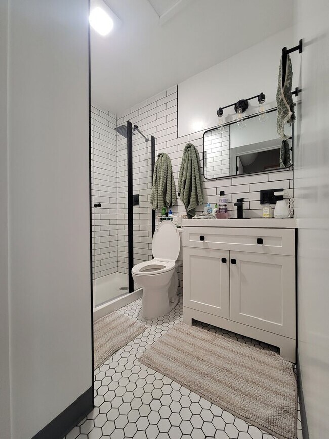 Building Photo - 1232 N Cleaver St