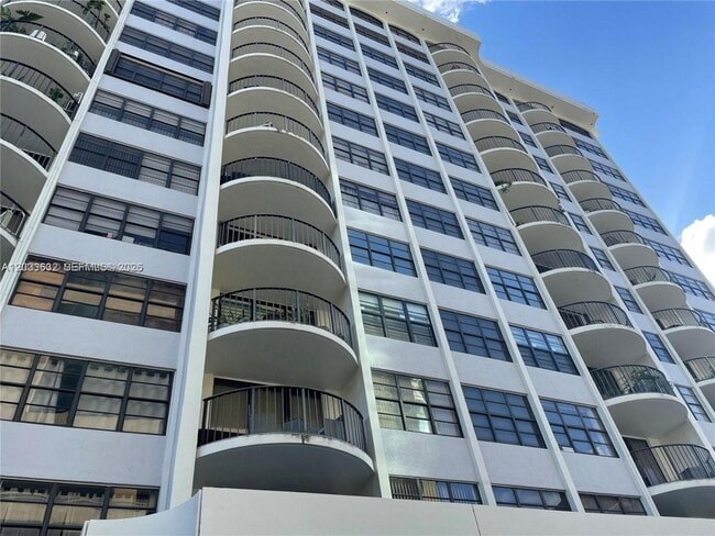Building Photo - 66 Valencia Ave
