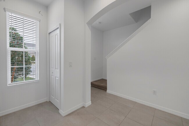 Building Photo - 6111 Fairmont Ln