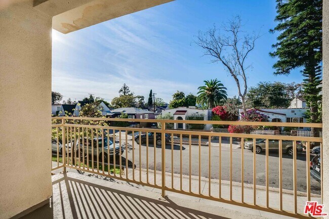 Building Photo - 3328 Oakhurst Ave