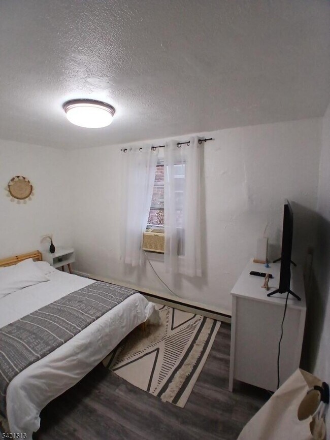 Building Photo - 17 Thomas St