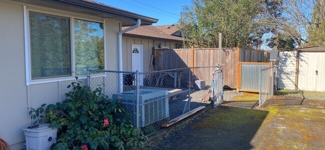 Building Photo - Clinton Dr