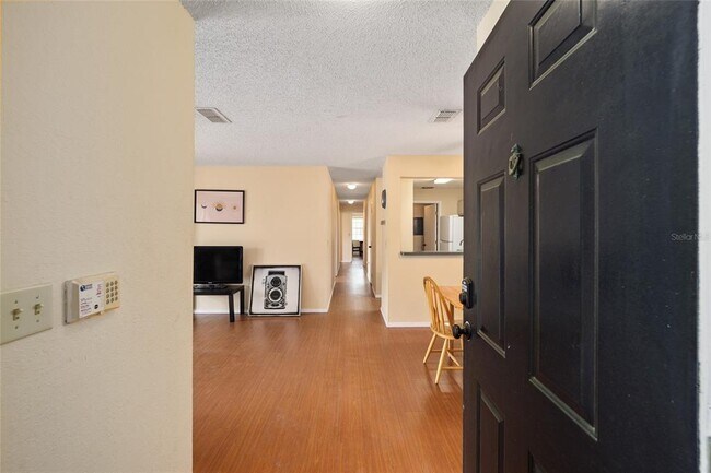 Building Photo - 3705 SW 27th St