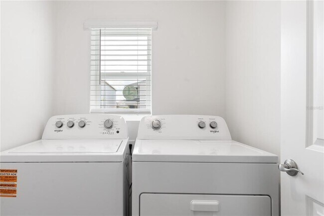 Building Photo - 8666 SW 44th Terrace