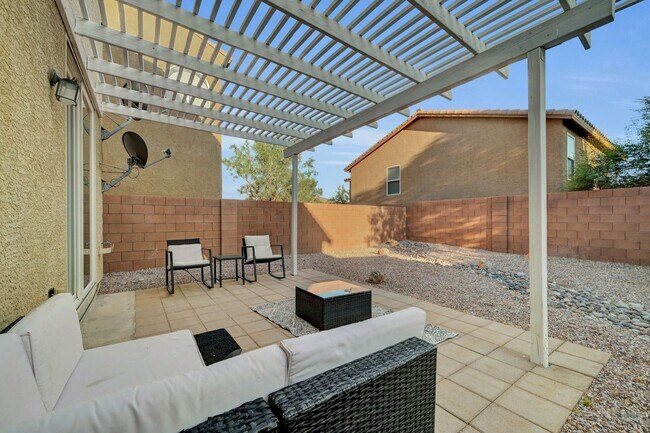 Building Photo - Charming 3-Bedroom Two-Story Home in Gated...
