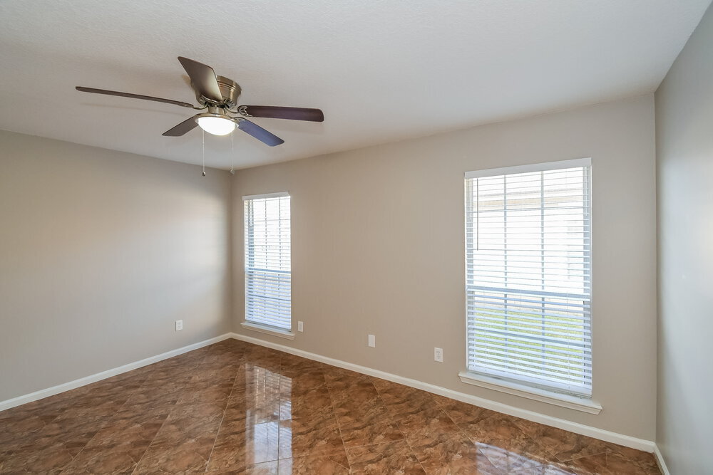 Building Photo - 11194 Wandering Oaks Dr