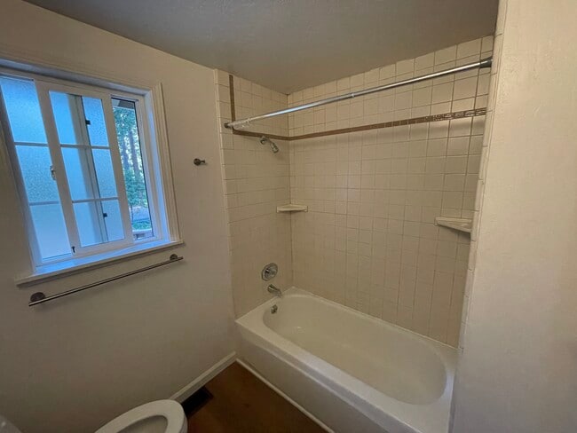 Building Photo - 6876 Ridgeway Dr